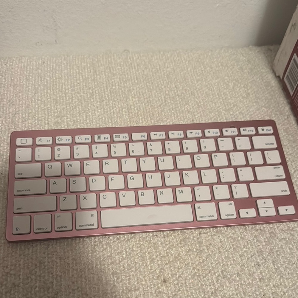 Pink Wireless Keyboard and Mouse Set - Picture 2 of 3